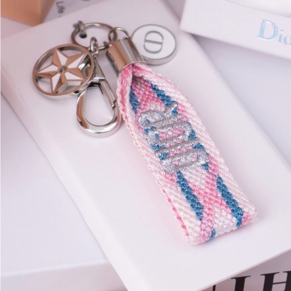 DIOR Beauty Key Chain - Picture 1 of 4